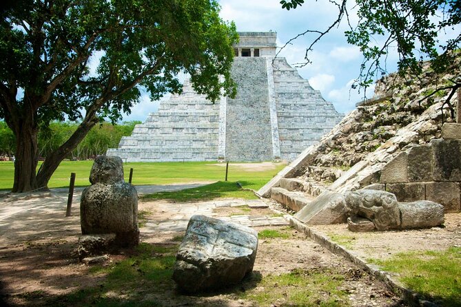 Chichen Itza and Cenote Tsukán with Lunch - Lunch, drinks, and what the $175 price covers