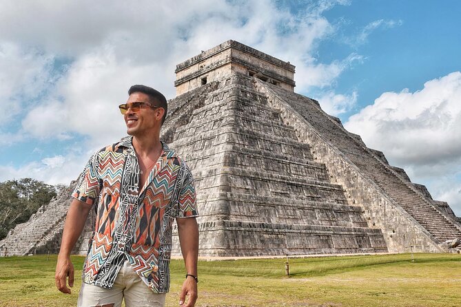Chichén Itzá, Cenote Suytún & Cenote Ik-kil Expedition - The Cancun pickup and the long road west