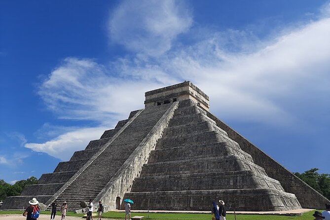 Chichen Itza Deluxe And Ancestral Cenotes Suytun and Ik-kil - Suytun Cenote and the shaft of light