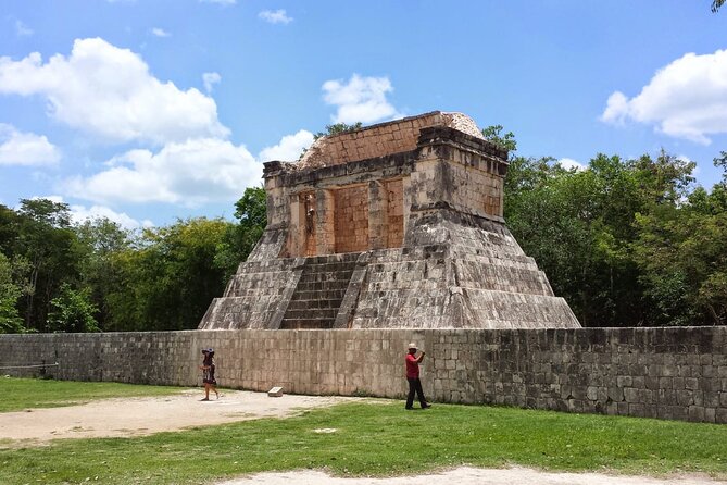 Chichen Itza tour from Cancun small group in van - Making the most of your 30 minutes for photos