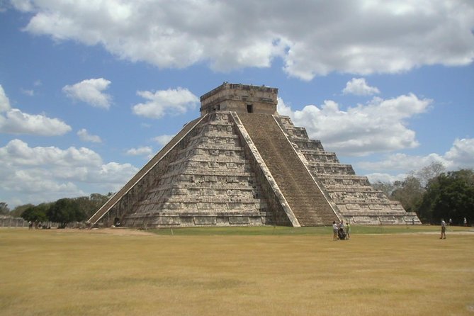 CHICHEN ITZA, VALLADOLID and CENOTE from Riviera Maya, Cancun, Tulum (Private) - Lunch at a local restaurant