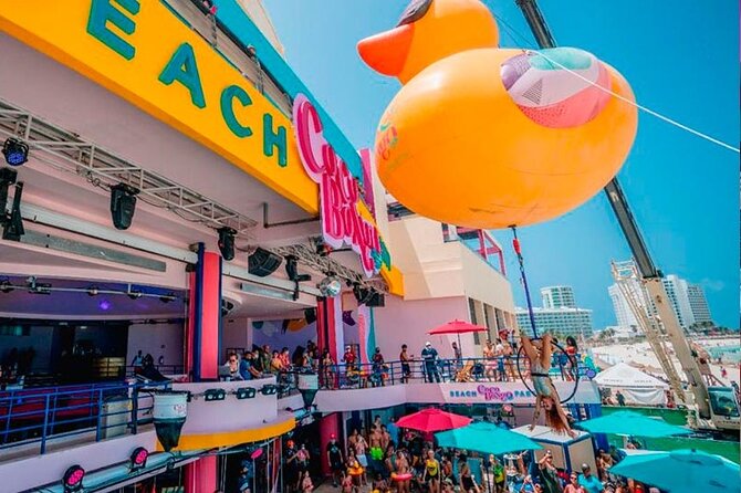 Coco Bongo Beach Club Cancun - DJs, aerial acts, and crowd participation
