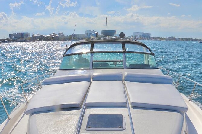 Cruise in Elegance: Luxury Yacht Rental in Cancun - Six hours: the fullest Isla Mujeres option