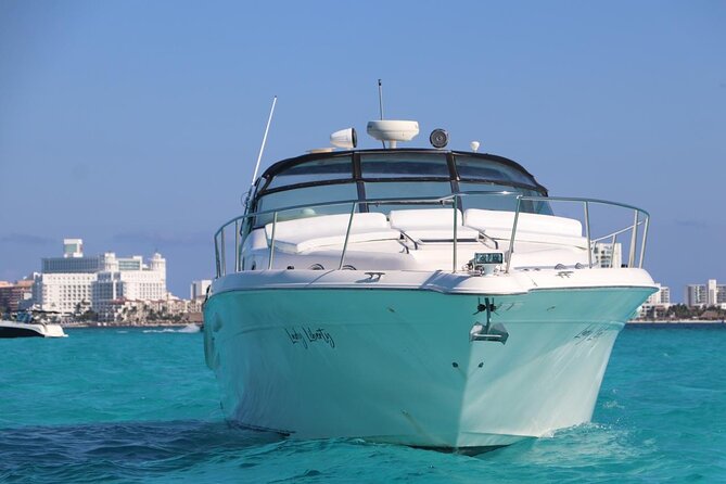 Cruise in Elegance: Luxury Yacht Rental in Cancun - One hour: a short lagoon outing