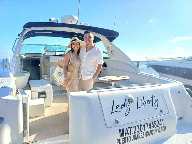 Cruising paradise in a luxury yacht in Cancun - Water, fish, and the snorkeling stop