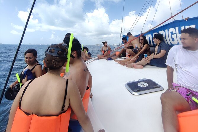 Deluxe Catamaran to Isla Mujeres, with Drinks, Snorkel & Buffet - Free time on Isla Mujeres