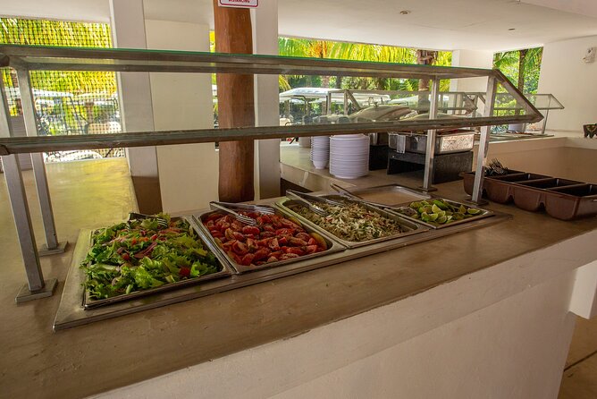 Deluxe Catamaran tour to Isla Mujeres with Open Bar and Lunch - Who will enjoy this catamaran day?