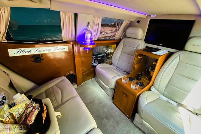 Deluxe GMC Limousine from Cancun Airport to Puerto Morelos - What the 30-minute ride is really like
