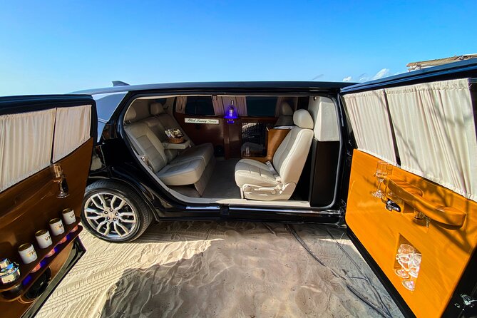 Deluxe GMC Limousine from Cancun Airport to Puerto Morelos - A limousine transfer with a surprisingly full drinks package