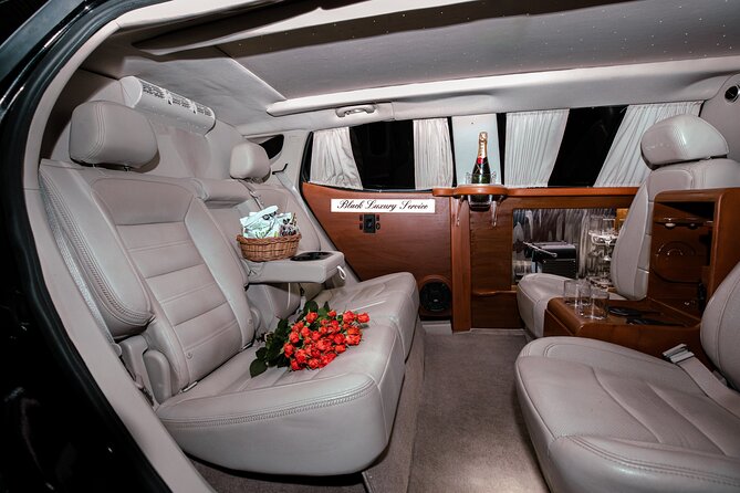 Deluxe GMC Limousine from CUN Airport to Cancun Hotel Zone - What the 30-minute limousine ride includes