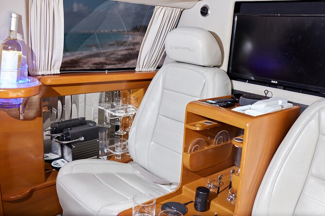 Deluxe Limousine GMC from Cancun Airport - Finding the right meeting point by terminal