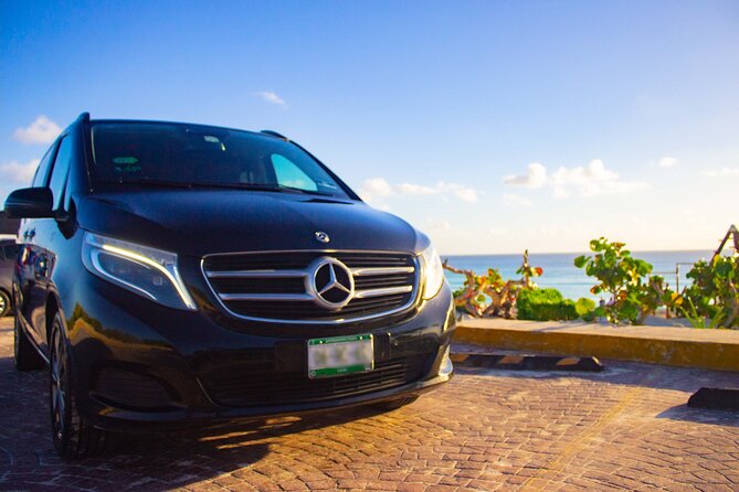 Departures in Mercedes Benz from Puerto Morelos to Cancun Airport - The hotel lobby pickup is the key moment