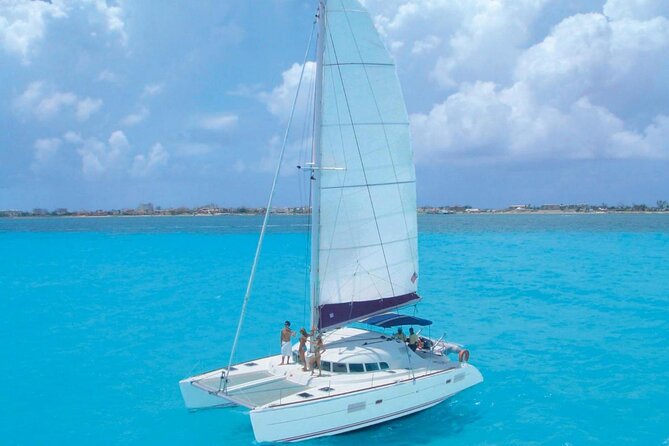 Discover Isla Mujeres tour with snorkel, buffet and open bar - Lunch, drinks, and beach club time on Isla Mujeres
