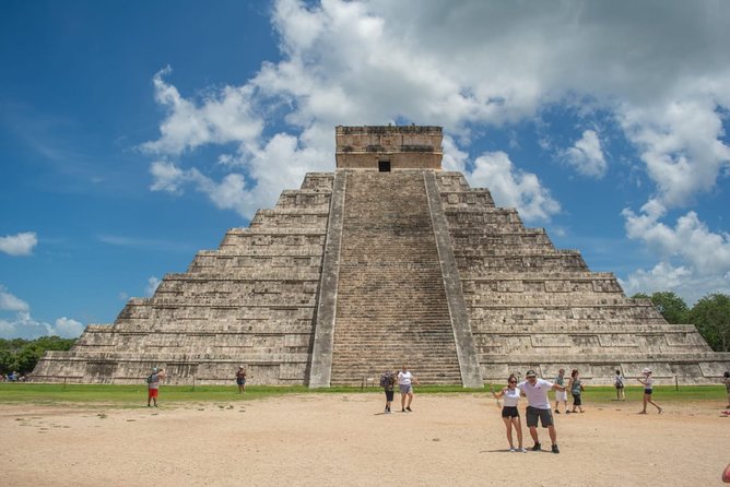 Experience Chichén Itzá: Full Day Tour with Cenote & Valladolid - Valladolid: a short glimpse of everyday Yucatán
