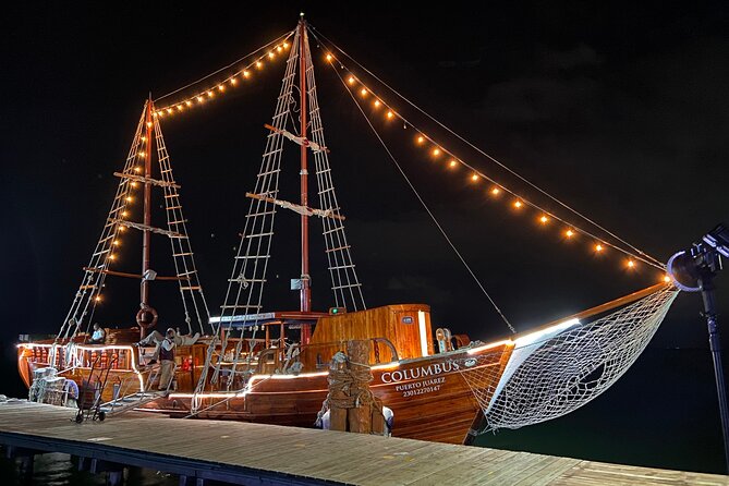 Feel the love on a romantic dinner at Cancun sea, with live music and open bar. - Sunset views and the first hour on the water