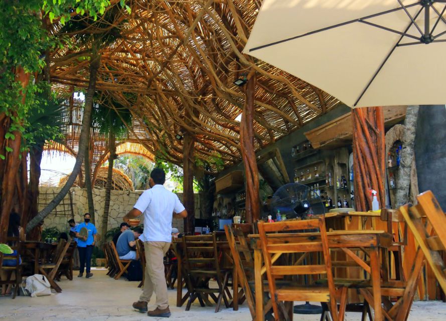 From Cancun:Beachside Tacos & Town Tour With Tequila Tasting - One hour around the main plaza