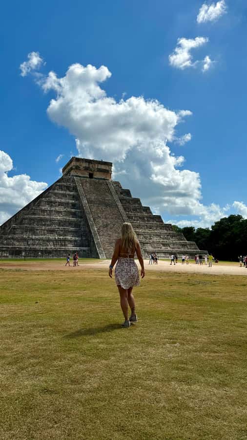 From Cancun: Early access to Chichen Itza - A guided visit with room to look around