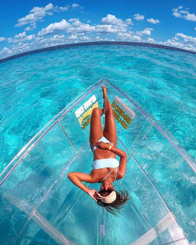 From Cancun: Glass Boat Sightseeing Trip - The photo stop deserves a clear conversation