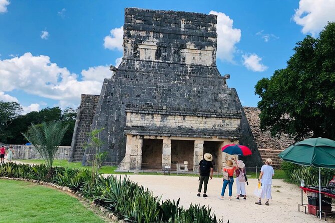 Full Day Tour Chichén Itzá Cenote Saamal Valladolid with buffet - A brief walk through Valladolid
