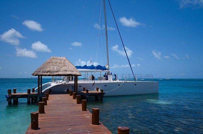 Hip hop party boat, adults only - Champagne showers and the adults-only mood