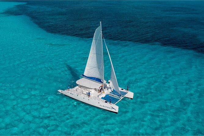 HipHop Catamaran Party from Cancun to Isla Mujeres - Snorkeling near the Museo Subacuático de Arte