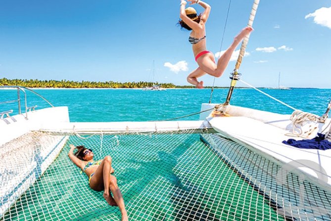 Isla Mujeres adventure by Catamaran. Snorkel, open bar and lunch - Setting sail from Marina Cun Maran