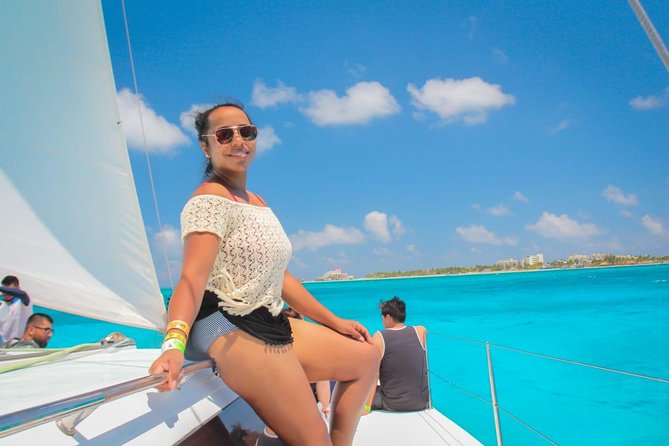 Isla Mujeres Catamaran Luxury Sailing Experience - What lunch and the open bar add to the price