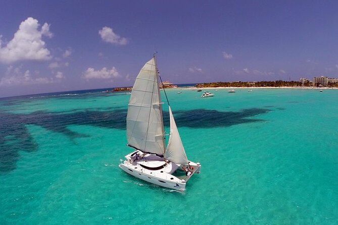 Isla Mujeres Catamaran, Open Bar & Optional Buffet and pick up - Marina Las Perlas and the first 15 minutes