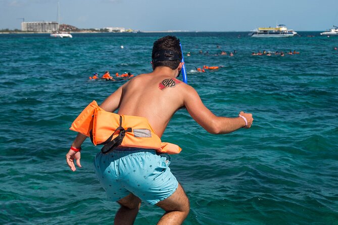 Isla Mujeres Catamaran tour with Open Bar, Lunch and Snorkeling - Lunch and the Beach Club on Isla Mujeres