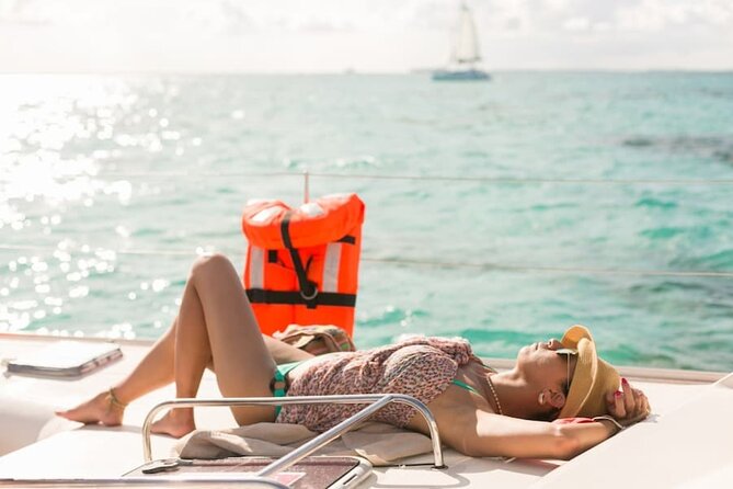 Isla Mujeres Catamaran Tour with Snorkel, Open bar and Transport - El Meco reef and the reality of snorkeling