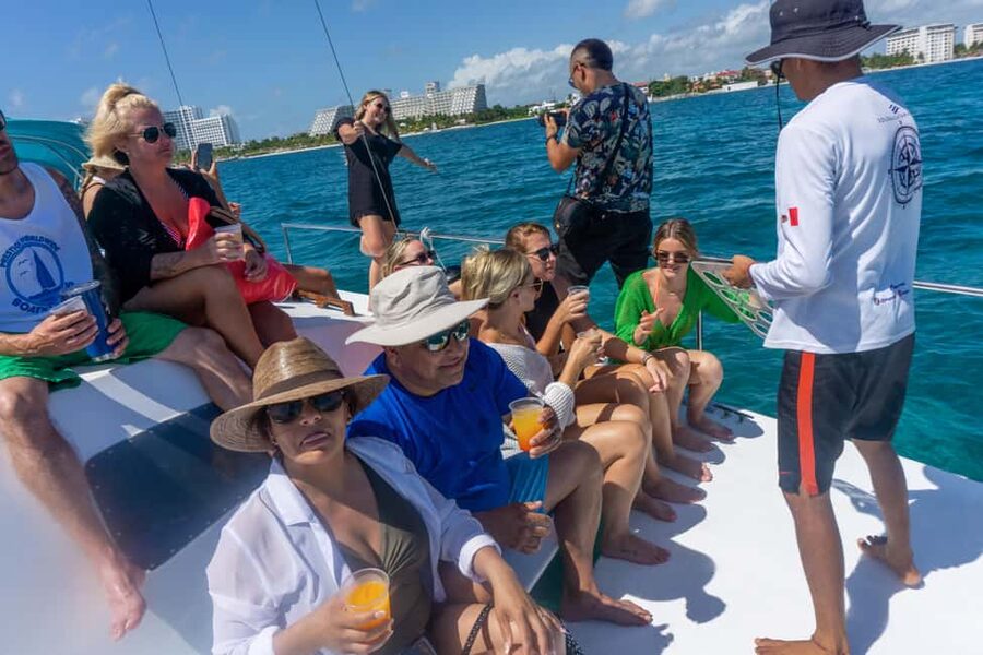Isla Mujeres Catamaran Tour with Snorkeling & Open bar - Playa Norte gives you a short beach break