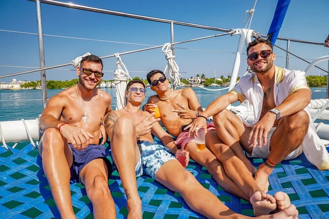 Isla Mujeres Cruise with Beach Club, Snorkel, Lunch and Open Bar - Lunch and three hours on Isla Mujeres