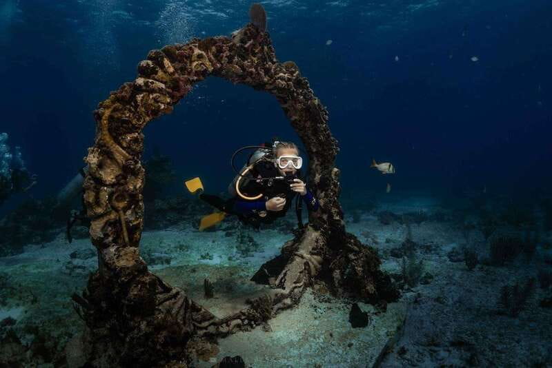 Isla Mujeres: MUSA and the Manchones Reef: 2 Tank Dive Tour - One hour among the sculptures at MUSA