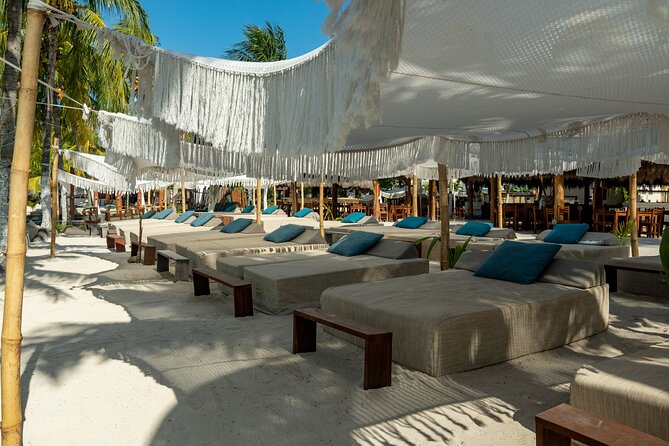 Isla Mujeres Platinum by Albatros Catamarans - Lunch and water time at AMAZONA Beach Club