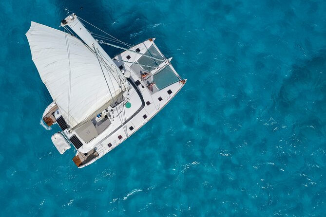 Isla Mujeres Platinum by Albatros Catamarans - The catamaran ride across the Caribbean