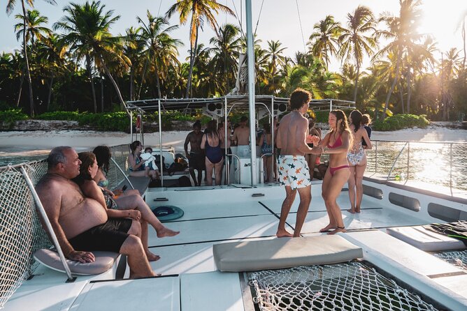 Isla Mujeres Spring Break Party Catamaran Snorkel and Open Bar - What the $89 price really covers