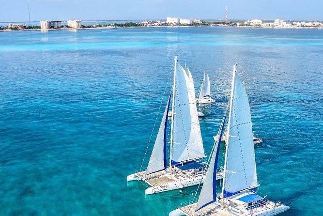 Isla Mujeres tour from Cancún (open bar, lunch ) - Lunch and Beach Club Time on Isla Mujeres
