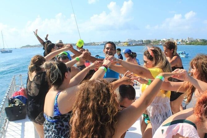 Isla Mujeres Tour with Open Bar Food and Snorkeling - Lunch at the beach club