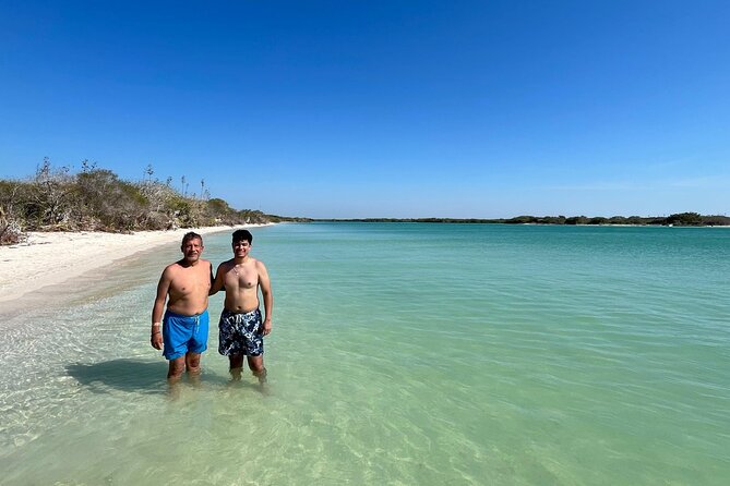 Las Coloradas, Río Lagartos and Playa Cancunito Tour from Mérida - English service and guide quality