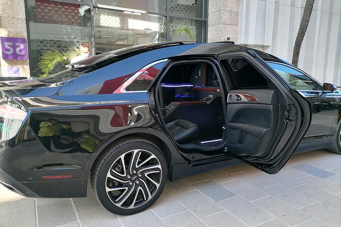 Lincoln Strecth Limousine with Wi Fi on board - Small touches that make a big difference