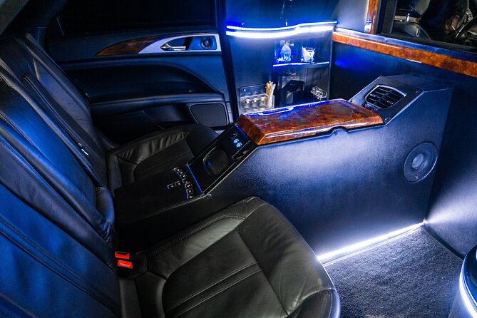 Lincoln Stretch limo from Cancun Hotel Zone to Cancun Airport - Moises Basilio, Gomez, and the human side of service