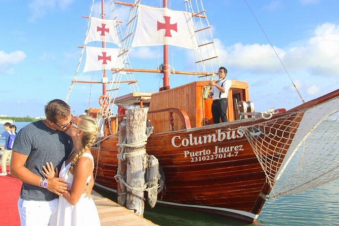 Live a Romantic Night Cruise Dinner at COLUMBUS (open bar included) - Choosing between sunset and night