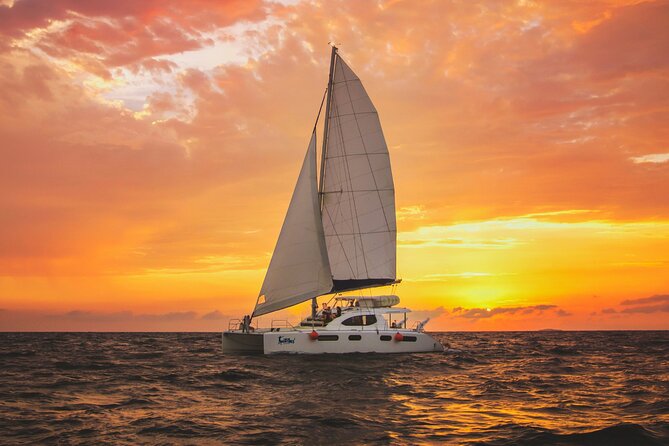 Luxury Sunset Sailing Cruise in Cancun with Light Dinner and Open Bar - A short sail built around the Cancun sunset