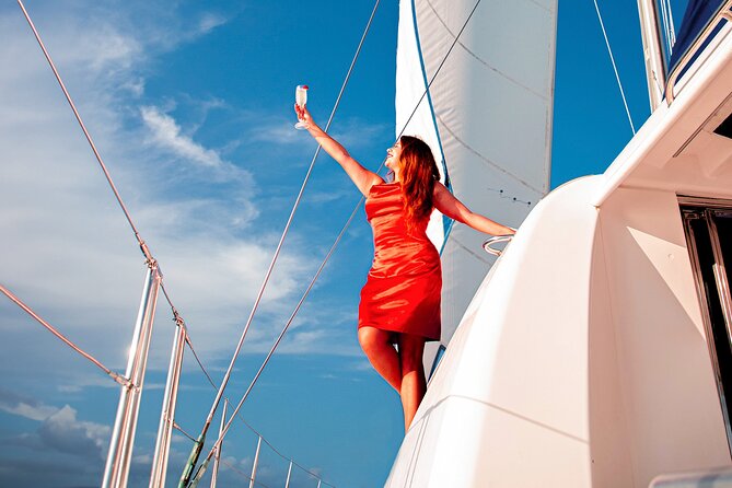 Luxury Sunset Sailing Cruise in Cancun with Light Dinner and Open Bar - The food is light, cold, and easy to share