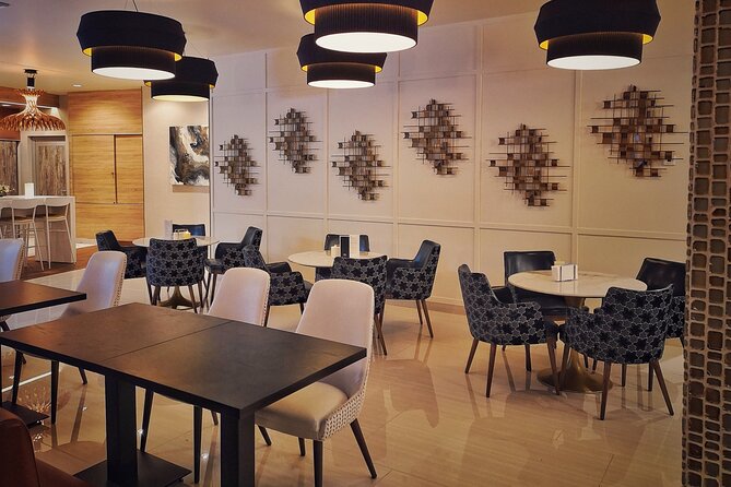Mera VIP Lounge at Cancun International Airport - Food and drinks: useful value, uneven execution