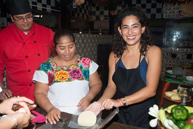 Mexican Cooking Class with fresh Local Market ingredients selection and transpor - Choosing fruit, herbs, and the right avocado