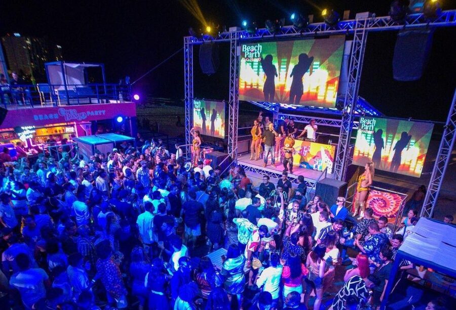 Neon Glow night Beach Party Regular - Arriving at Coco Bongo in Plaza Forum