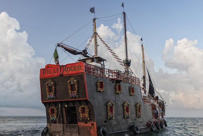 Night Pirate Show in Cancun aboard a Pirate Ship Lobster Dinner - The open bar and the real cost