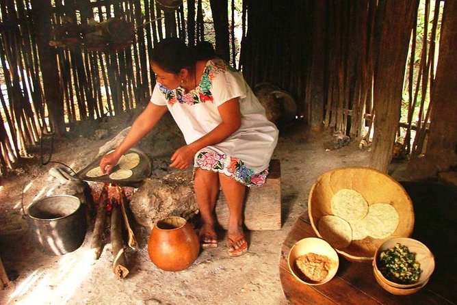 Oncelife experience of CHICHEN ITZA NIGHT SHOW. Cenote and Valladolid included. - Valladolid in 90 minutes