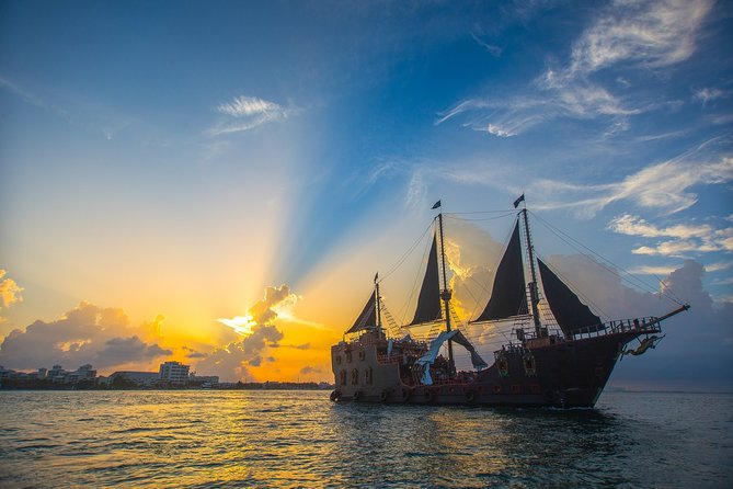 Pirate Ship Jolly Roger with Dinner and Open Bar - A pirate story with real stage energy